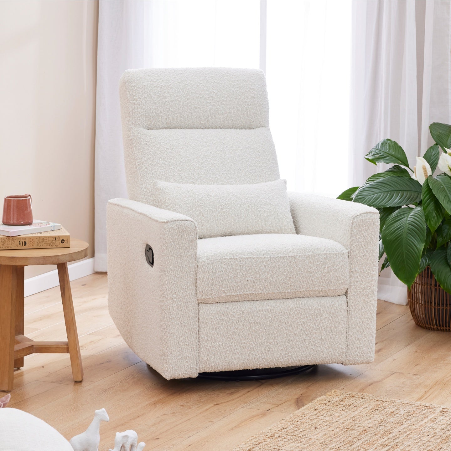 Tutti Bambini Paige Recliner Glider Nursery Chair - Vanilla Boucle