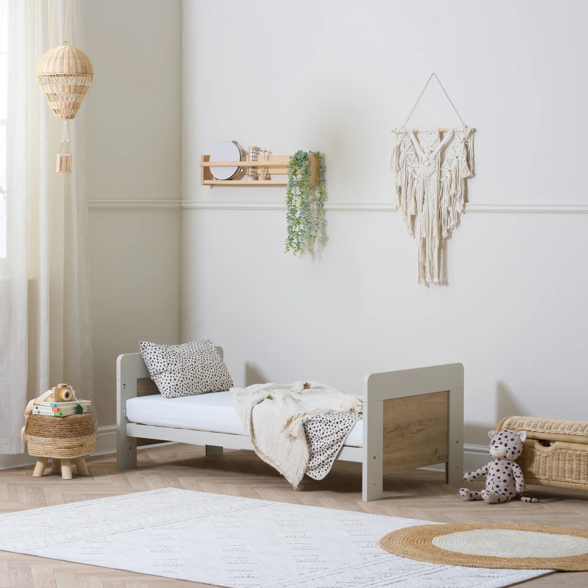 Tutti Bambini Essentials Alba Cot Bed - White Sand / Distressed Oak
