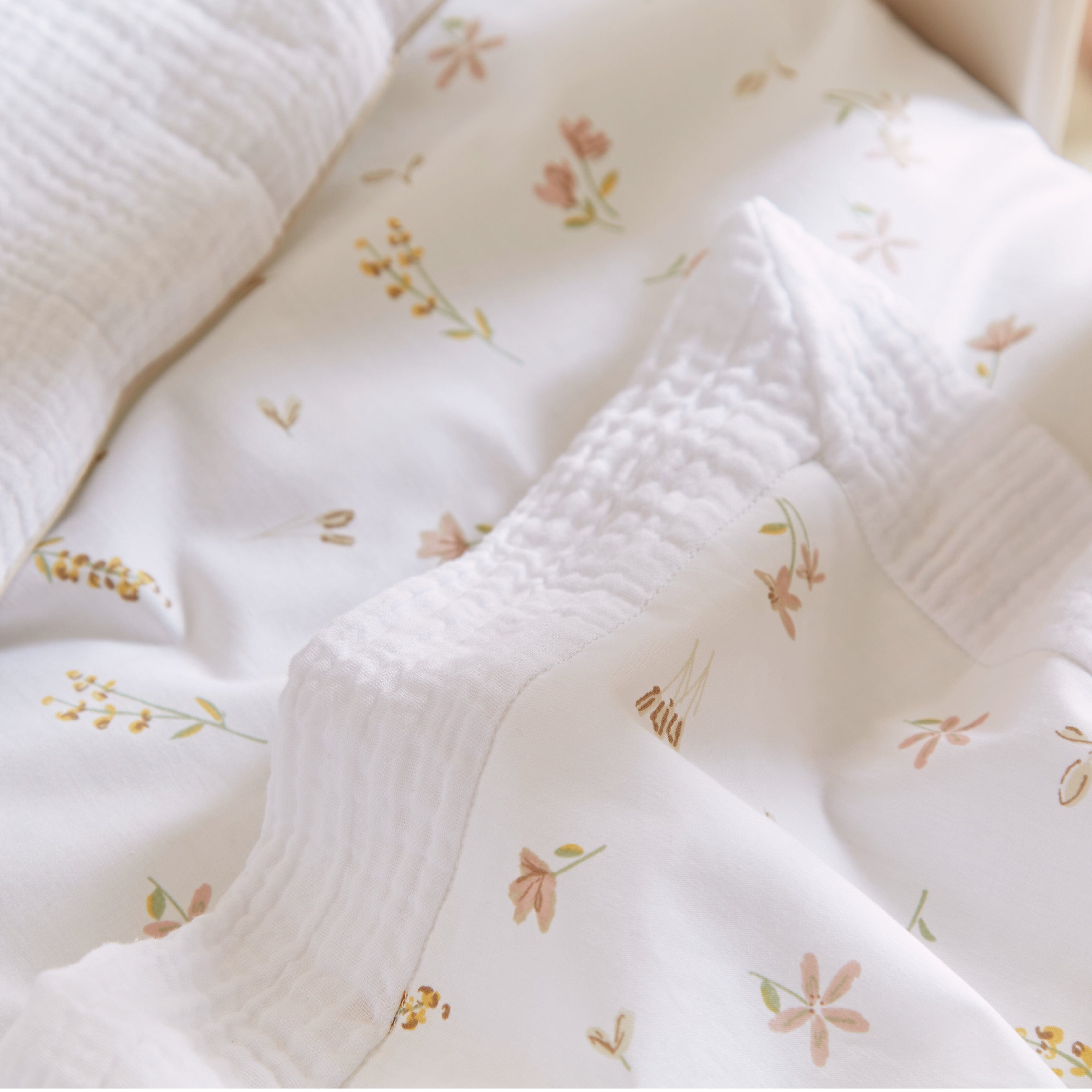 CuddleCo Universal Crib/Co-Sleeper Bedding Set - Cashmere Meadow