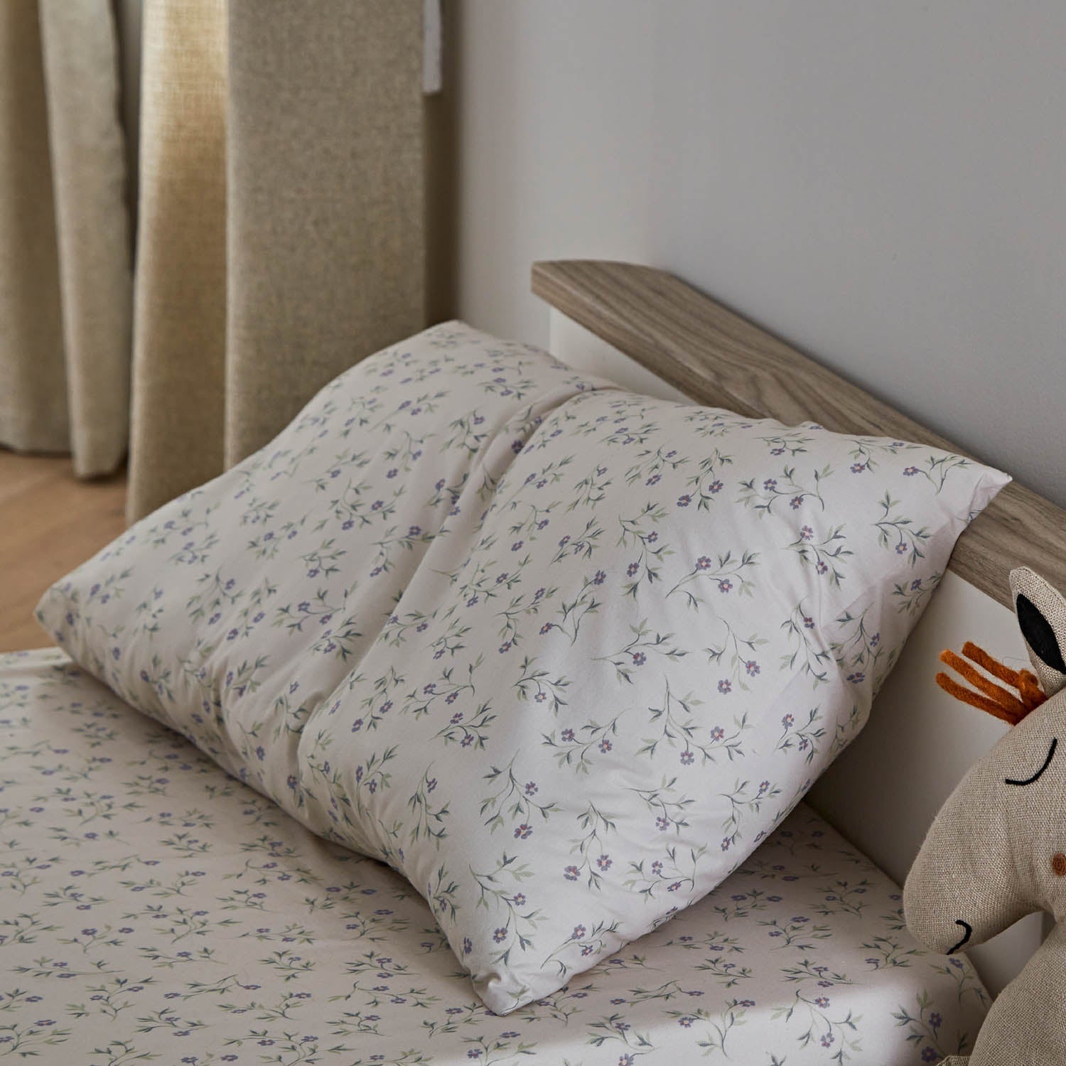 CuddleCo Clara Toddler Bed - White and Ash