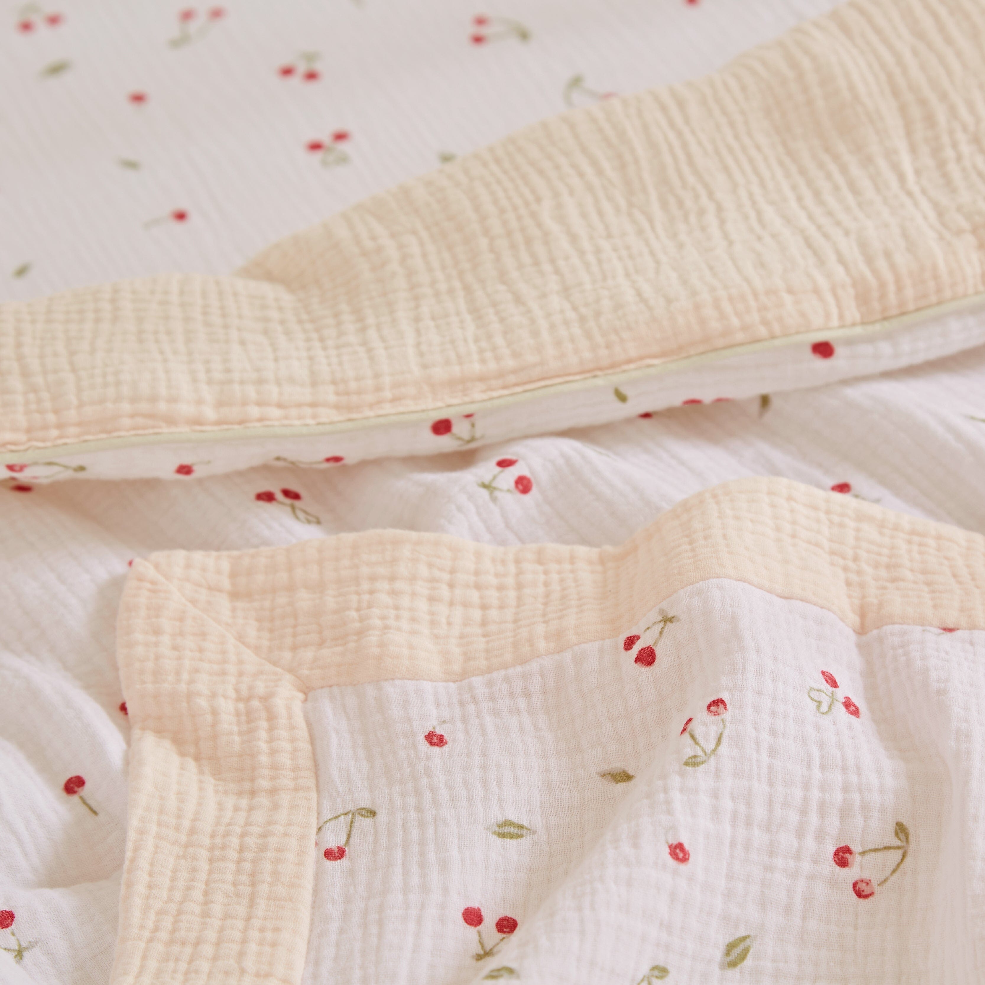 CuddleCo 4 Piece Cot Bed Bedding Set - Ditsy Cherry