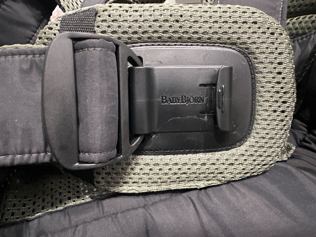 Outlet - BabyBjörn Harmony Baby Carrier - Dark Green - 3D Mesh
