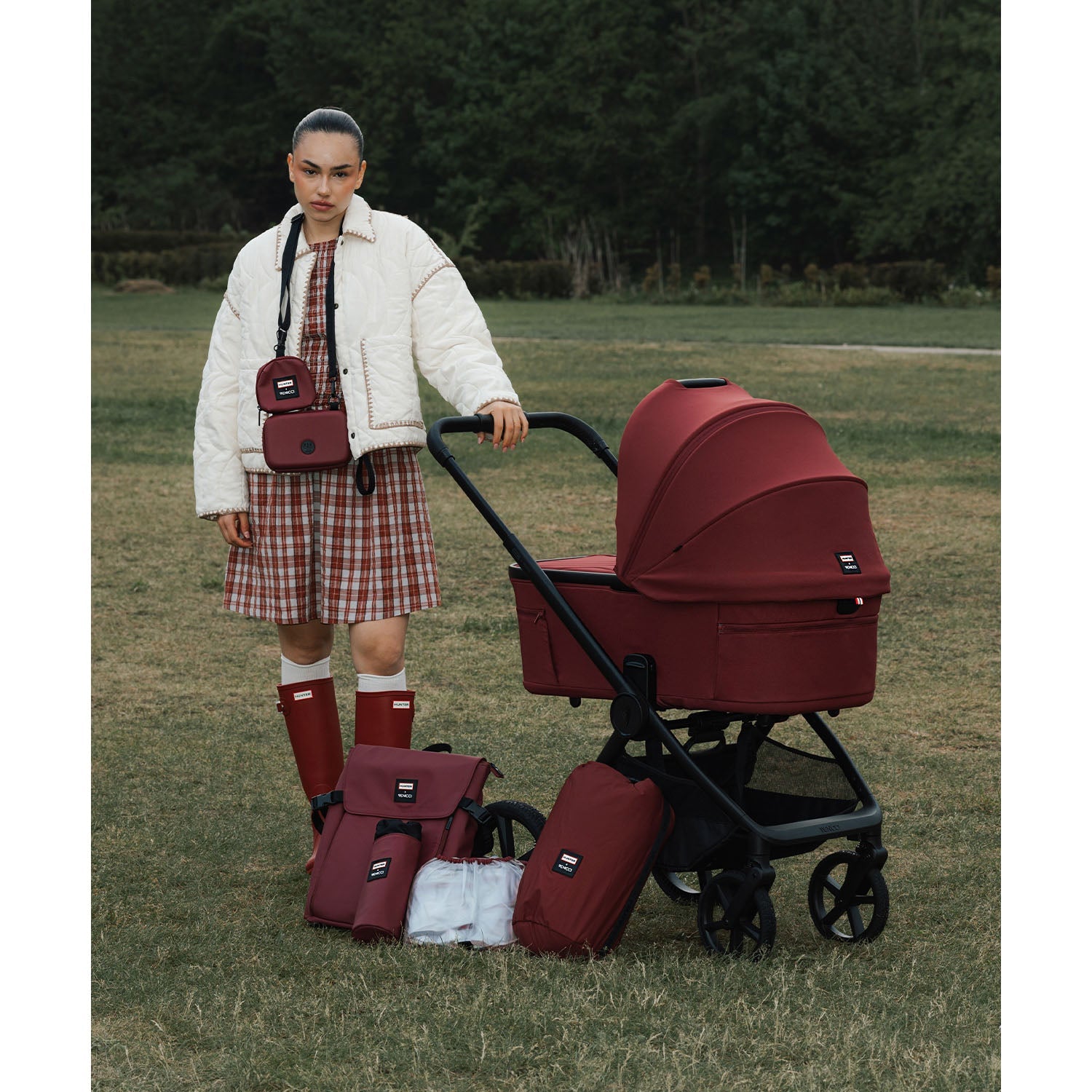 Venicci x Hunter Upline 3 Luxury 4in1 Tiago Car Seat & 360 Base Bundle - Red