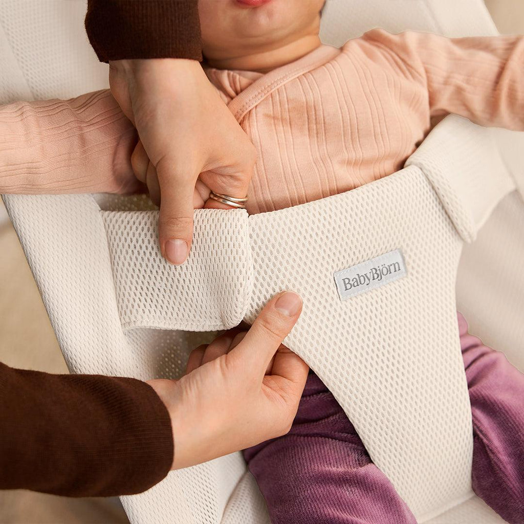 BabyBjörn Begin Baby Bouncer Airy Mesh - Cream