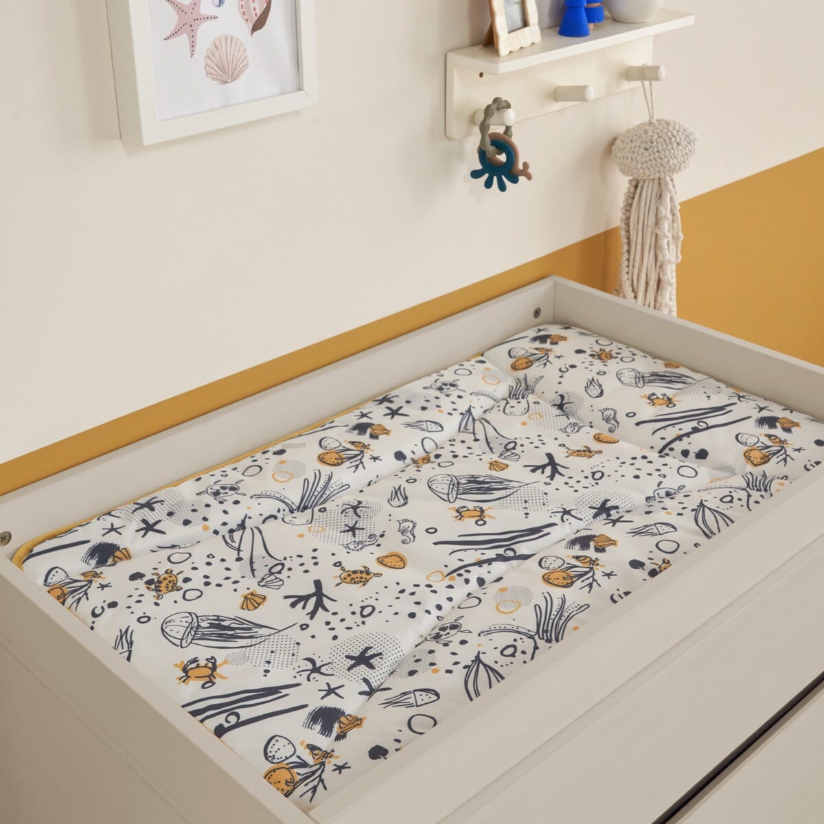 Tutti Bambini Fuori Chest Changer - White Sand & Warm Walnut
