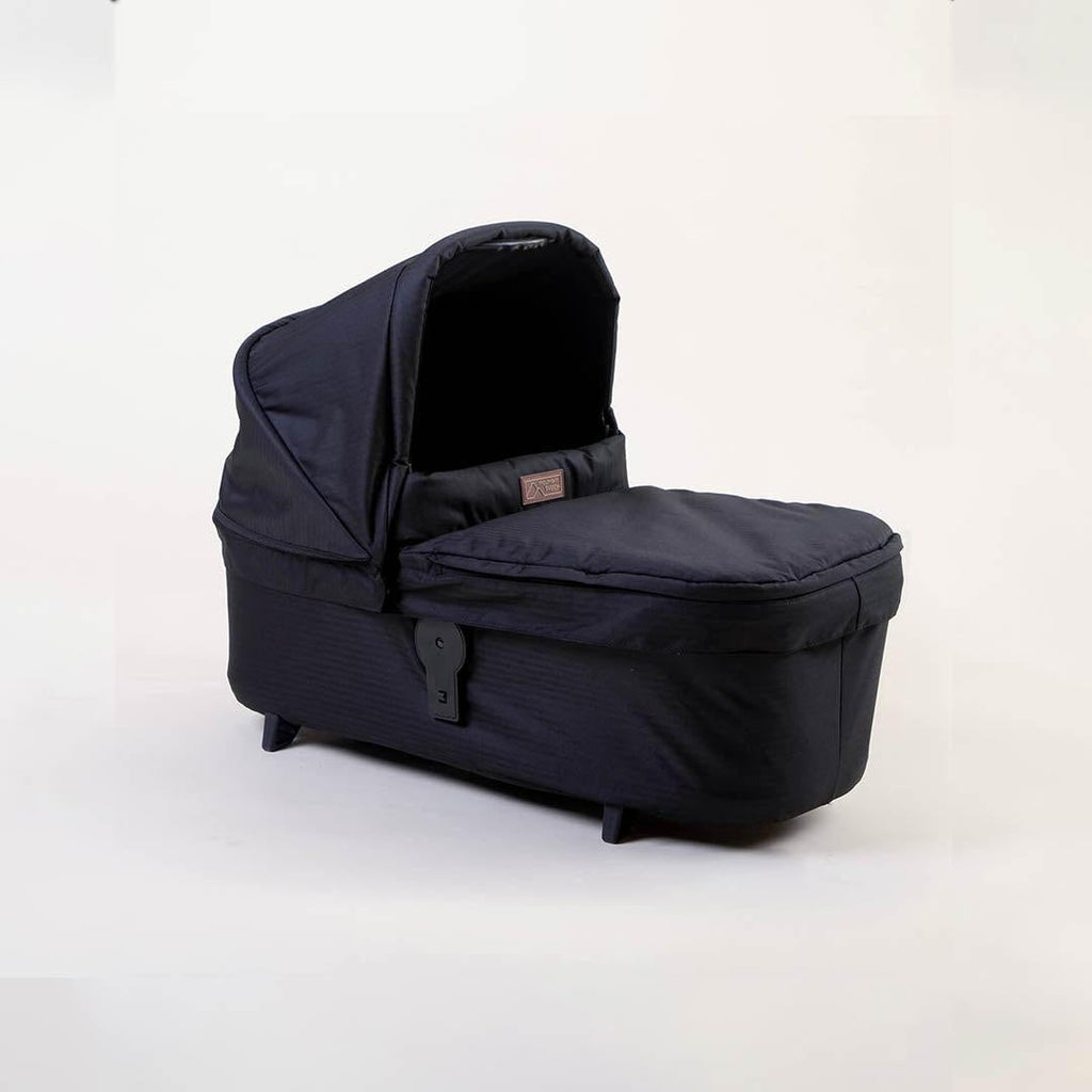 Mountain Buggy Urban Jungle V4 Carrycot Plus Heritage Collection - Caviar