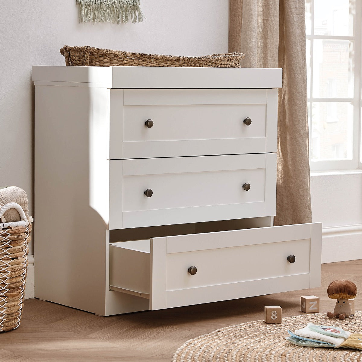 Silver Cross Bromley 2 Piece Cot Bed and Dresser Set - White 5